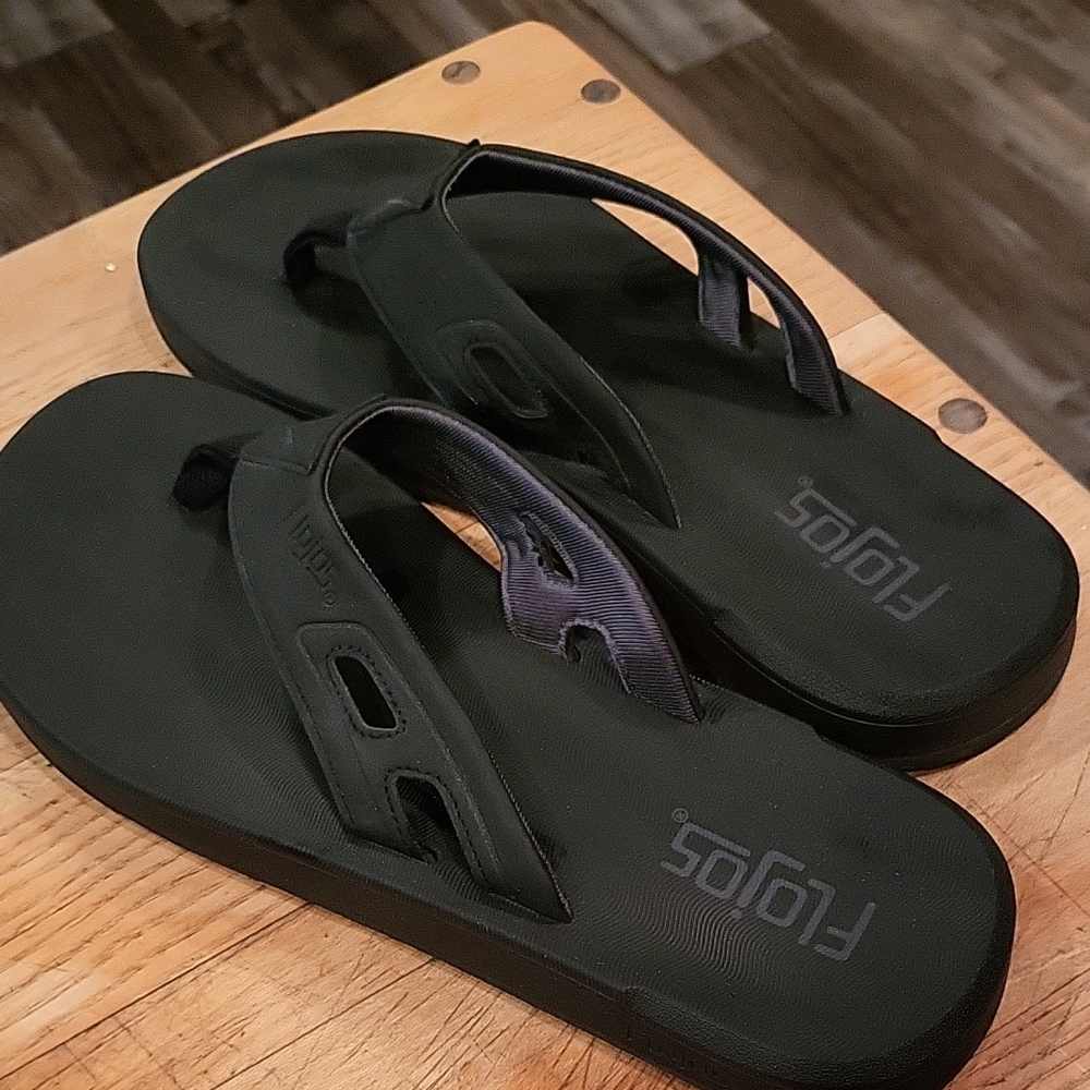 Flojos Black Sandals Minimalist Design